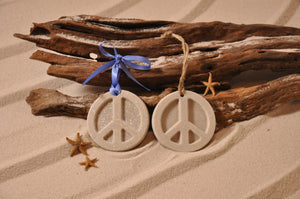 PEACE SIGN, PEACE SIGN ORNAMENT, SAND ORNAMENT, TROPICAL SEASIDE ORNAMENT, COASTAL BEACH GIFT, MADE IN FLORIDA, BEACH LOVER GIFTS, BEACH SAND KEEPSAKES, VACATION SOUVENIR, GIFT SHOP OWNERS, PROMOTIONAL ITEMS, PARTY FAVOR, SPECIAL EVENT, COLLECTIBLES, HAND-CRAFTED, FUNDRAISER, BRIDAL SHOWER FAVORS, DESTINATION WEDDING, BEACH WEDDING FAVORS