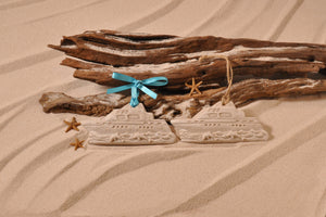 YACHT ORNAMENT, YACHT SAND ORNAMENT, TROPICAL SEASIDE ORNAMENT, SAILORS, BOATERS, COASTAL BEACH GIFT, MADE IN FLORIDA, BEACH LOVER GIFTS, BEACH SAND KEEPSAKES, VACATION SOUVENIR, GIFT SHOP OWNERS, PROMOTIONAL ITEMS, PARTY FAVOR, SPECIAL EVENT, COLLECTIBLES, HAND-CRAFTED, FUNDRAISER, BRIDAL SHOWER FAVORS, DESTINATION WEDDING, BEACH WEDDING FAVORS