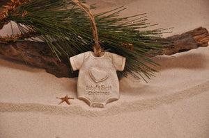 BABY'S FIRST CHRISTMAS, BABY ONESIE, BABY GIFT, CHRISTMAS, XMAS, HOLIDAY GIFT, SEASIDE CHRISTMAS, CHRISTMAS ORNAMENT, SEASONAL DÉCOR, HOLIDAY ORNAMENT, SAND ORNAMENT, TROPICAL SEASIDE ORNAMENT, COASTAL BEACH GIFT, MADE IN FLORIDA, BEACH LOVER GIFTS, BEACH SAND KEEPSAKES, VACATION SOUVENIR, GIFT SHOP OWNERS, PROMOTIONAL ITEMS, PARTY FAVOR, SPECIAL EVENT, COLLECTIBLES, HAND-CRAFTED, FUNDRAISER