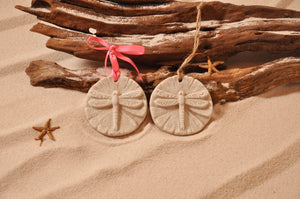DRAGONFLY ORNAMENT, SAND ORNAMENT, TROPICAL SEASIDE ORNAMENT, COASTAL BEACH GIFT, MADE IN FLORIDA, BEACH LOVER GIFTS, BEACH SAND KEEPSAKES, VACATION SOUVENIR, GIFT SHOP OWNERS, PROMOTIONAL ITEMS, PARTY FAVOR, SPECIAL EVENT, COLLECTIBLES, HAND-CRAFTED, FUNDRAISER, BRIDAL SHOWER FAVORS, DESTINATION WEDDING, BEACH WEDDING FAVORS