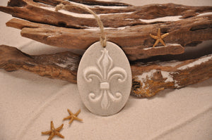 FLEUR DE LIS ORNAMENT, FRENCH FLEUR DE LIS, SAND ORNAMENT, TROPICAL SEASIDE ORNAMENT, COASTAL BEACH GIFT, MADE IN FLORIDA, BEACH LOVER GIFTS, BEACH SAND KEEPSAKES, VACATION SOUVENIR, GIFT SHOP OWNERS, PROMOTIONAL ITEMS, PARTY FAVOR, SPECIAL EVENT, COLLECTIBLES, HAND-CRAFTED, FUNDRAISER, BRIDAL SHOWER FAVORS, DESTINATION WEDDING, BEACH WEDDING FAVORS