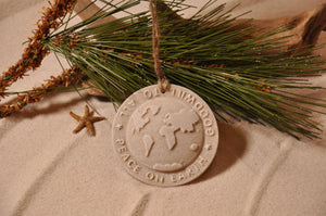 PEACE ON EARTH ORNAMENT, CHRISTMAS, XMAS, HOLIDAY GIFT, SEASIDE CHRISTMAS, CHRISTMAS ORNAMENT, SEASONAL DÉCOR, HOLIDAY ORNAMENT, SAND ORNAMENT, TROPICAL SEASIDE ORNAMENT, COASTAL BEACH GIFT, MADE IN FLORIDA, BEACH LOVER GIFTS, BEACH SAND KEEPSAKES, VACATION SOUVENIR, GIFT SHOP OWNERS, PROMOTIONAL ITEMS, PARTY FAVOR, SPECIAL EVENT, COLLECTIBLES, HAND-CRAFTED, FUNDRAISER