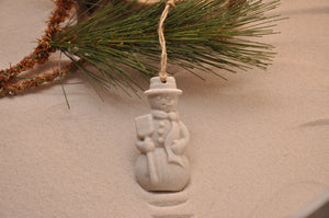 SNOWMAN, WINTER SANDMAN, CHRISTMAS, XMAS, HOLIDAY GIFT, SEASIDE CHRISTMAS, CHRISTMAS ORNAMENT, SEASONAL DÉCOR, HOLIDAY ORNAMENT, SAND ORNAMENT, TROPICAL SEASIDE ORNAMENT, COASTAL BEACH GIFT, MADE IN FLORIDA, BEACH LOVER GIFTS, BEACH SAND KEEPSAKES, VACATION SOUVENIR, GIFT SHOP OWNERS, PROMOTIONAL ITEMS, PARTY FAVOR, SPECIAL EVENT, COLLECTIBLES, HAND-CRAFTED, FUNDRAISER