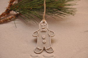 GINGERBREAD MAN, CHRISTMAS, XMAS, HOLIDAY GIFT, SEASIDE CHRISTMAS, CHRISTMAS ORNAMENT, SEASONAL DÉCOR, HOLIDAY ORNAMENT, SAND ORNAMENT, TROPICAL SEASIDE ORNAMENT, COASTAL BEACH GIFT, MADE IN FLORIDA, BEACH LOVER GIFTS, BEACH SAND KEEPSAKES, VACATION SOUVENIR, GIFT SHOP OWNERS, PROMOTIONAL ITEMS, PARTY FAVOR, SPECIAL EVENT, COLLECTIBLES, HAND-CRAFTED, FUNDRAISER